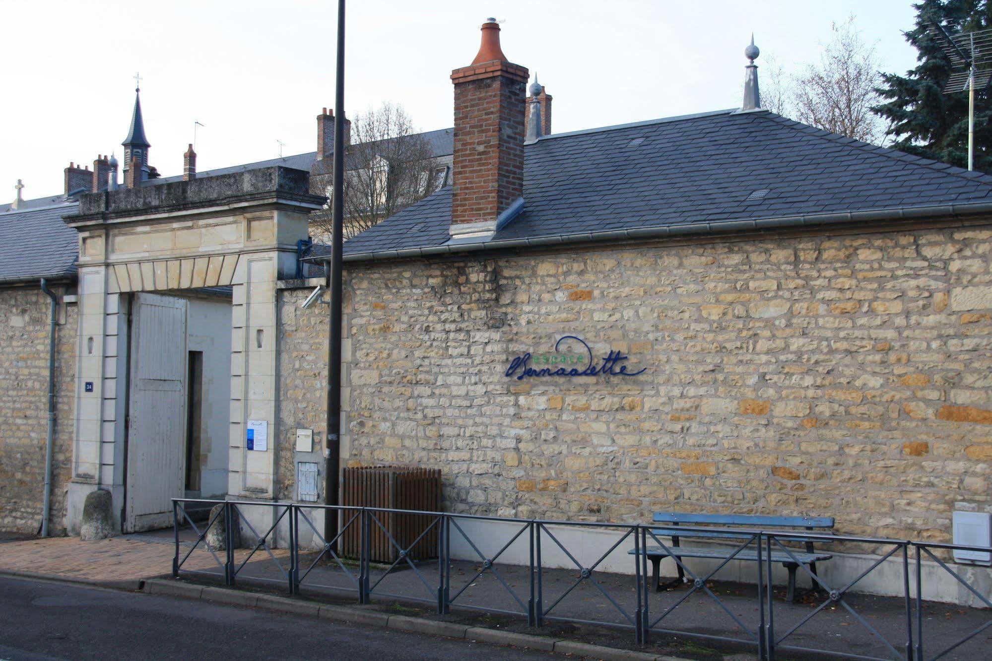 Espace Bernadette Soubirous Nevers Exterior foto