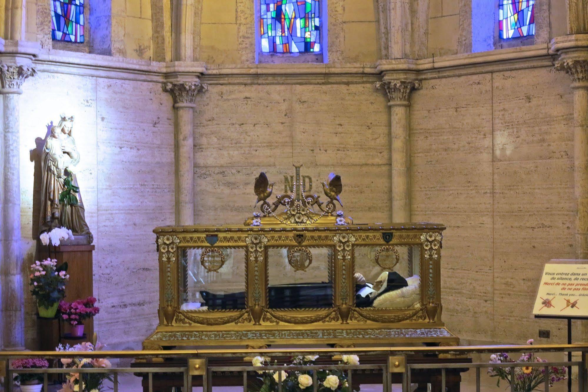 Espace Bernadette Soubirous Nevers Exterior foto
